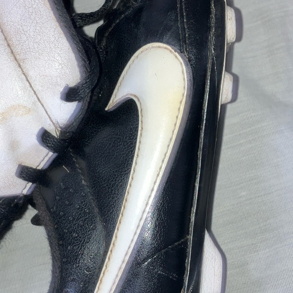 Nike boys/ girls Tiempo soccer Cleats - some STAINS but good condition - Picture 14 of 16
